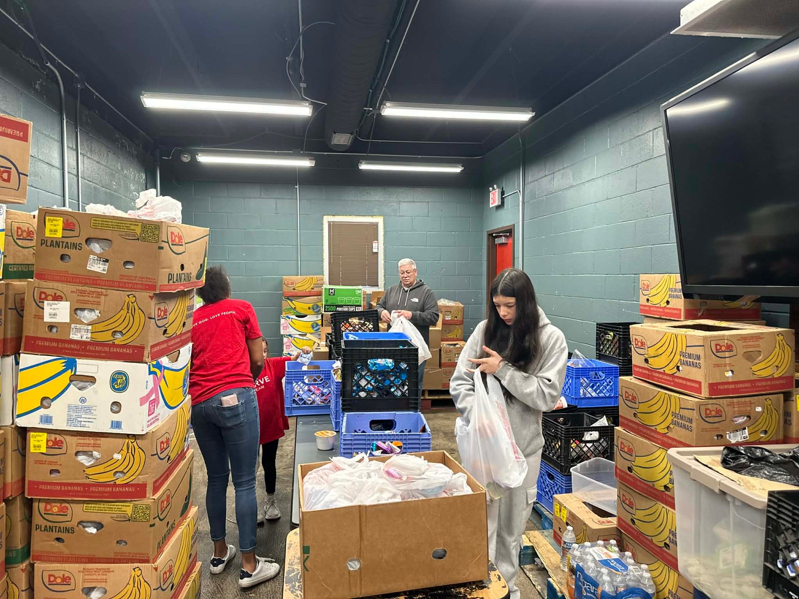 Bayanihan Volunteers at Loaves and Fishes - March 2026 Photo 9